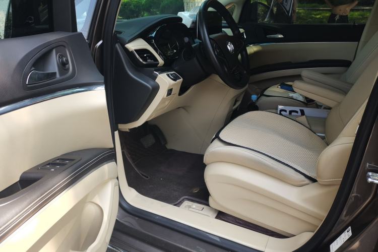 Used Buick GL8 2023 Facelifted Land Cruiser Executive Luxury Version Driver Seat