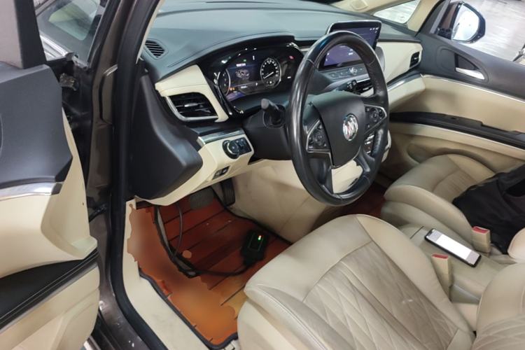 Used Buick GL8 2023 Facelifted Land Cruiser Executive Luxury Version Driver Seat