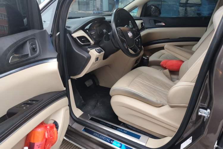 Used Buick GL8 2023 Facelifted Land Cruiser Executive Luxury Version Driver Seat