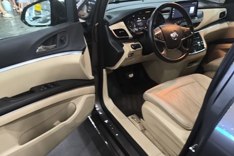 Used Buick GL8 2023 Facelifted Land Cruiser Executive Luxury Version Driver Seat
