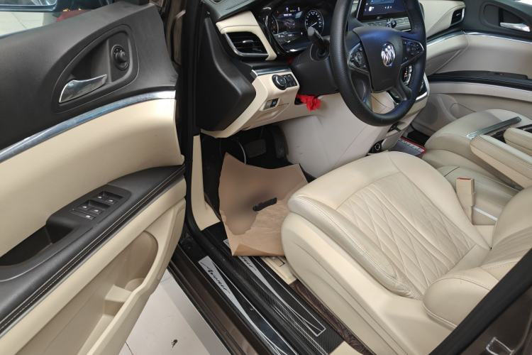 Used Buick GL8 2023 Facelifted Land Cruiser Executive Luxury Version Driver Seat