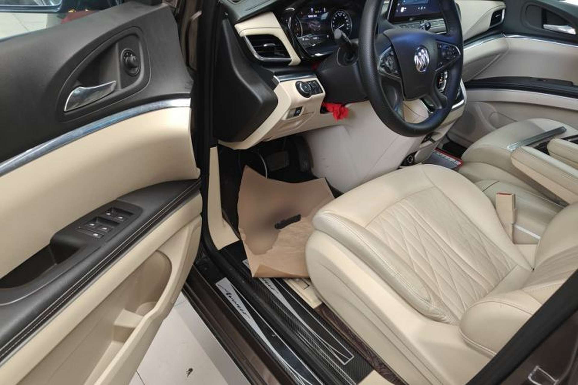 Used Buick GL8 2023 Facelifted Land Cruiser Executive Luxury Version Driver Seat