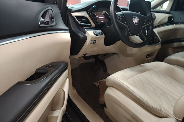 Used Buick GL8 2023 Facelifted Land Cruiser Executive Luxury Version Driver Seat