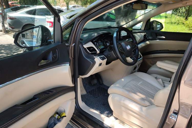 Used Buick GL8 2023 Facelifted Land Cruiser Executive Luxury Version Driver Seat