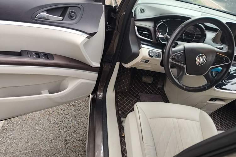 Used Buick GL8 2023 Land Executive Class 652T Luxury Model Driver Seat
