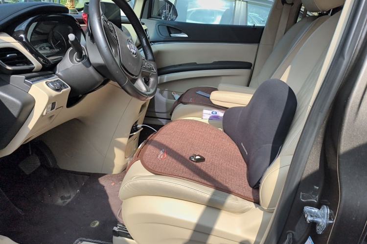 Used Buick GL8 2023 Facelifted Land Cruiser Executive Luxury Version Driver Seat