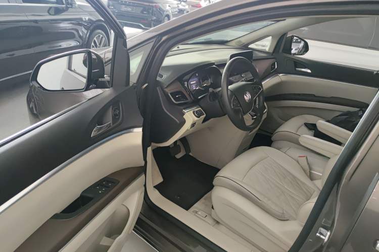 Used Buick GL8 2023 Land Executive Class 652T Luxury Model Driver Seat