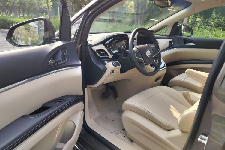 Used Buick GL8 2023 Facelifted Land Cruiser Executive Luxury Version Driver Seat