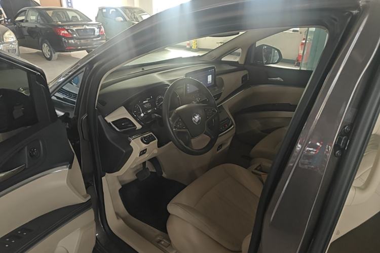 Used Buick GL8 2023 Facelifted Land Cruiser Executive Luxury Version Driver Seat