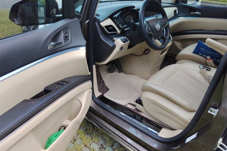 Used Buick GL8 2023 Facelifted Land Cruiser Executive Luxury Version Driver Seat