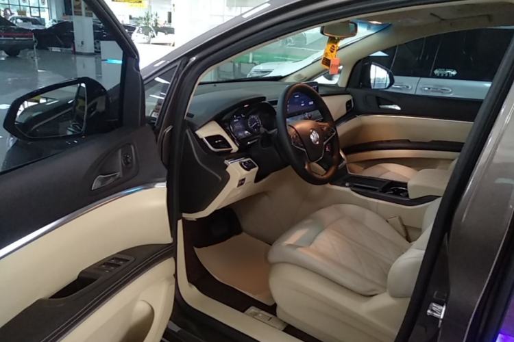 Used Buick GL8 2023 Facelifted Land Cruiser Executive Luxury Version Driver Seat