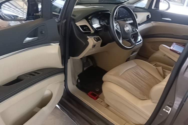 Used Buick GL8 2023 Facelifted Land Cruiser Executive Luxury Version Driver Seat