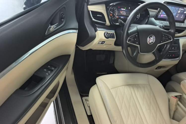 Used Buick GL8 2023 Facelifted Land Cruiser Executive Luxury Version Driver Seat