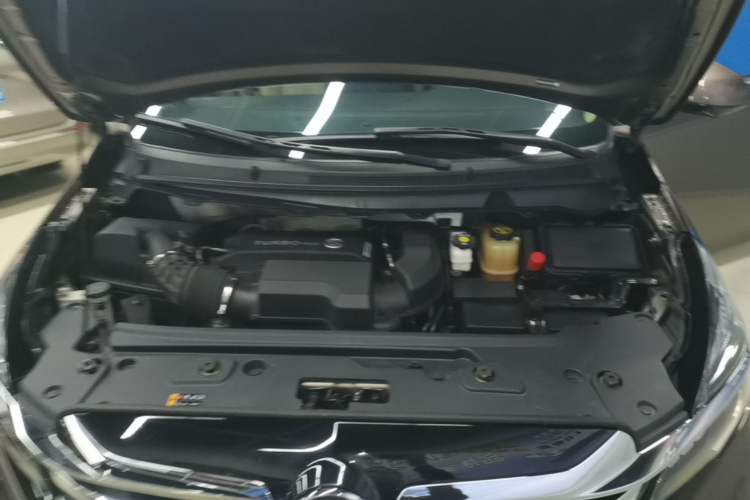 Used Buick GL8 2023 Facelifted Land Cruiser Executive Luxury Version Engine Bay