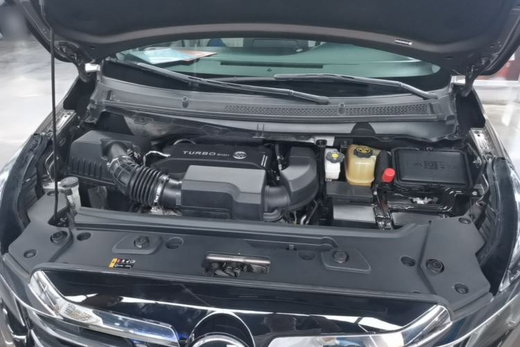 Used Buick GL8 2023 Land Executive Class Deluxe Model Engine Bay