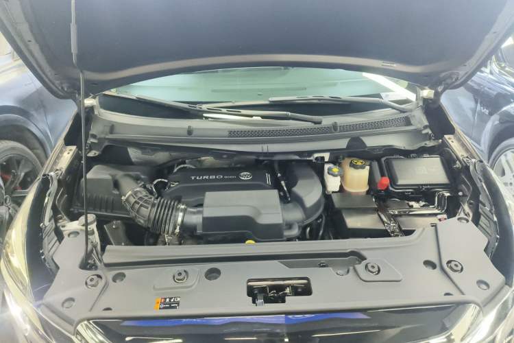 Used Buick GL8 2023 Land Executive Class Comfort Model Engine Bay