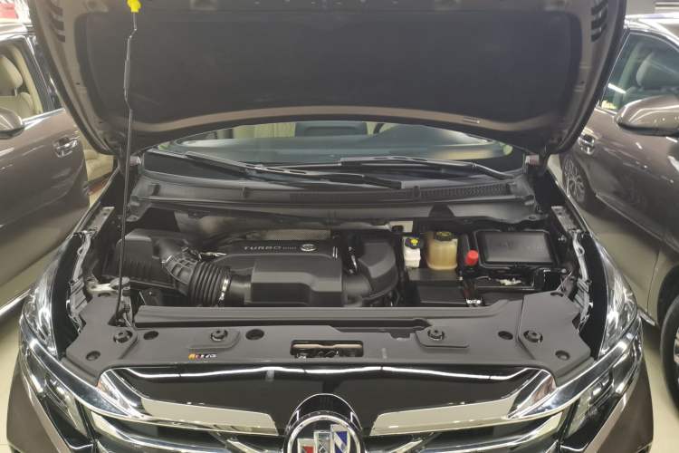 Used Buick GL8 2023 Facelifted Land Cruiser Executive Luxury Version Engine Bay