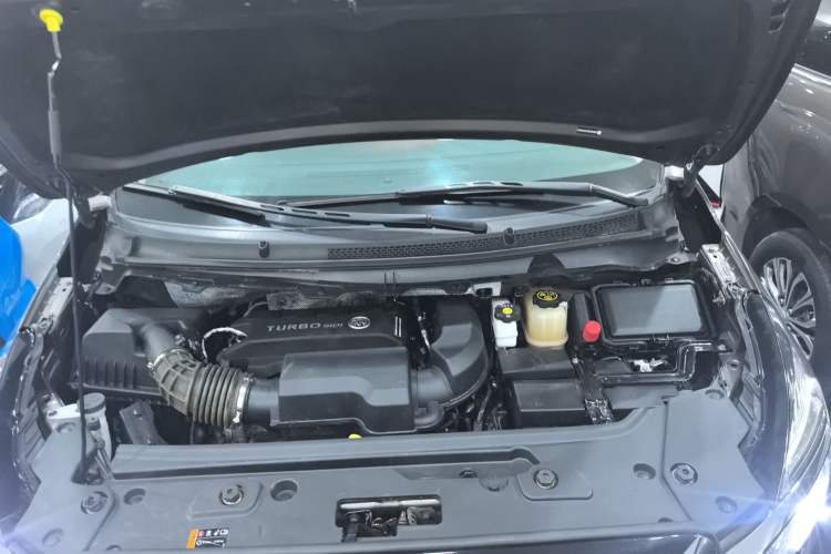 Used Buick GL8 2023 Facelifted Land Cruiser Executive Luxury Version Engine Bay