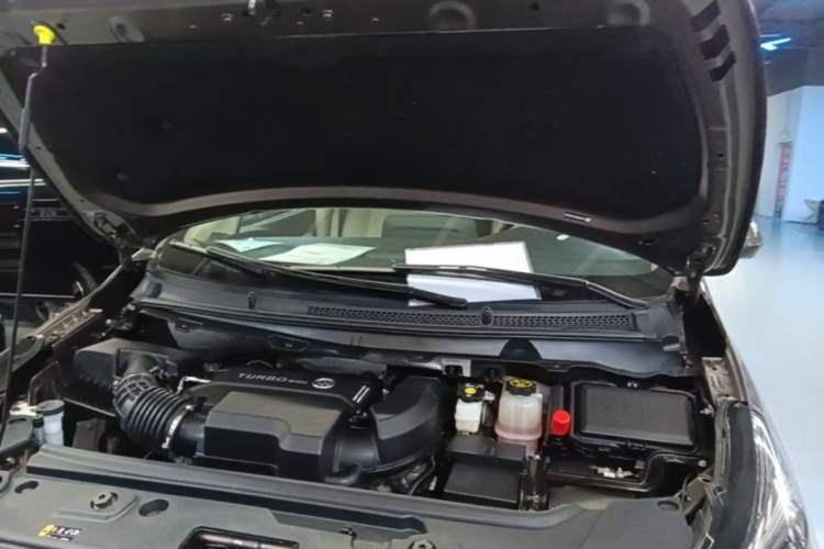 Used Buick GL8 2023 Facelifted Land Cruiser Executive Luxury Version Engine Bay