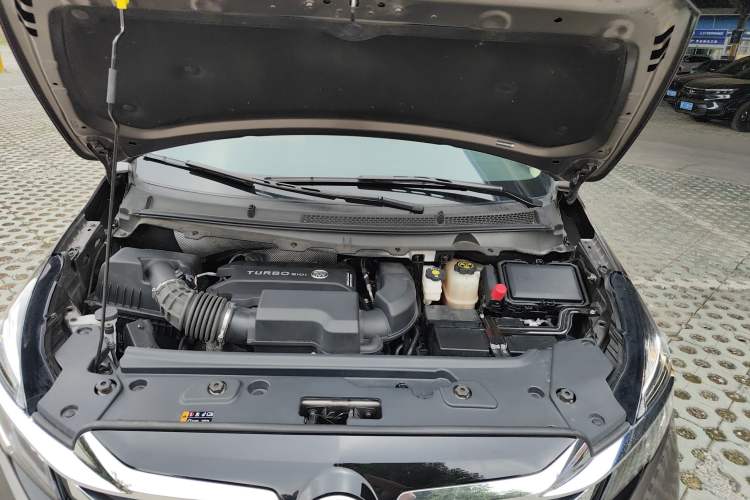 Used Buick GL8 2023 Facelifted Land Cruiser Executive Luxury Version Engine Bay