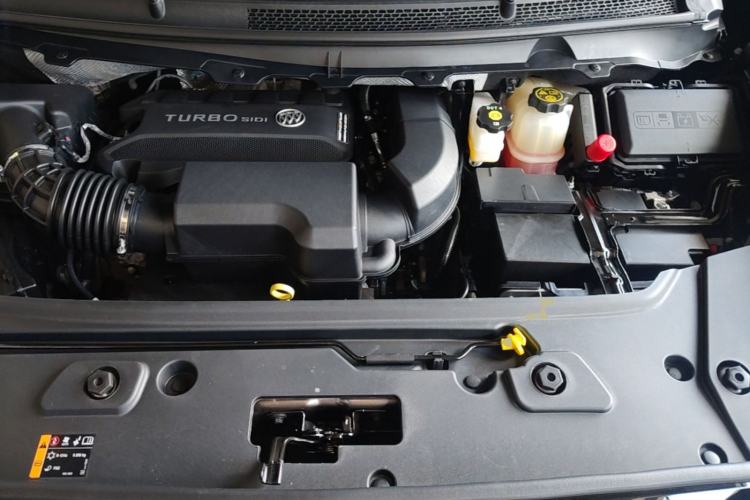 Used Buick GL8 2023 Facelifted Land Cruiser Executive Luxury Version Engine Bay