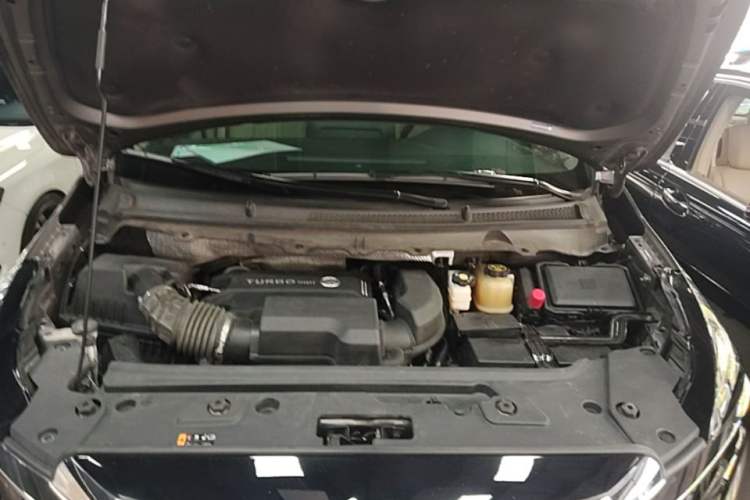 Used Buick GL8 2023 Land Executive Class Deluxe Model Engine Bay