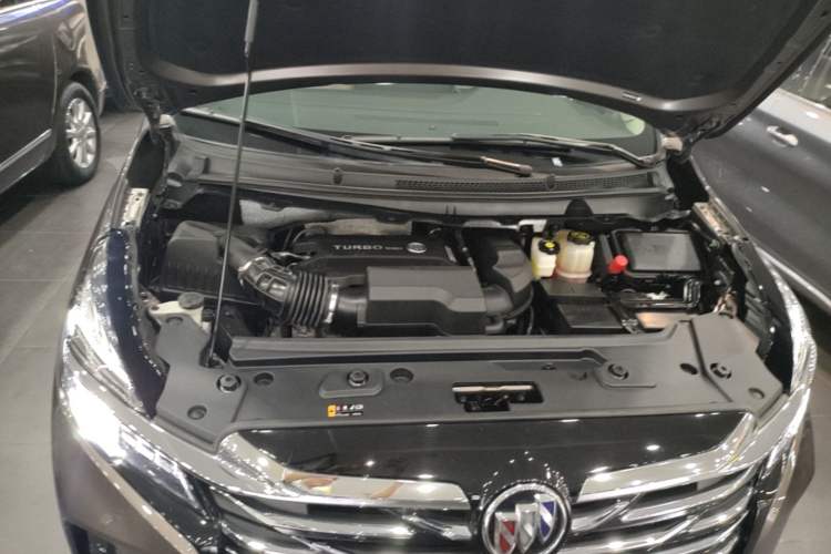 Used Buick GL8 2023 Facelifted Land Cruiser Executive Luxury Version Engine Bay