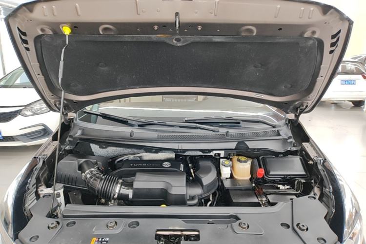 Used Buick GL8 2023 Land Executive Class Comfort Model Engine Bay