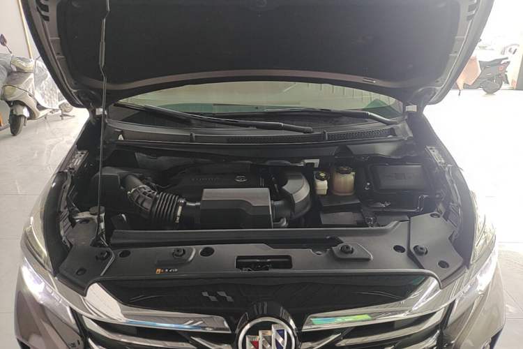 Used Buick GL8 2023 Facelifted Land Cruiser Executive Luxury Version Engine Bay