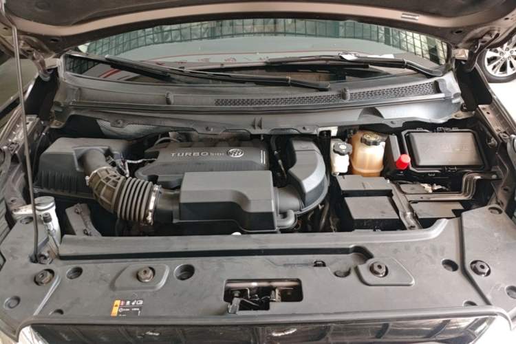 Used Buick GL8 2023 Facelifted Land Cruiser Executive Luxury Version Engine Bay