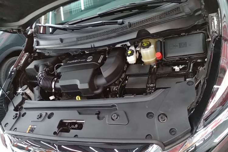 Used Buick GL8 2023 Facelifted Land Cruiser Executive Luxury Version Engine Bay