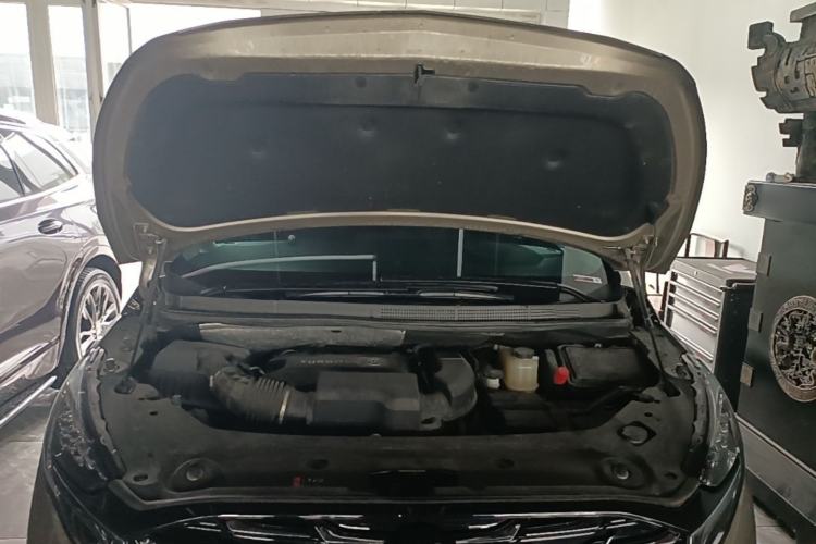 Used Buick GL8 2023 ES Lu Zun Comfort Model Engine Bay