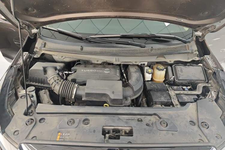 Used Buick GL8 2023 Facelifted Land Cruiser Executive Luxury Version Engine Bay