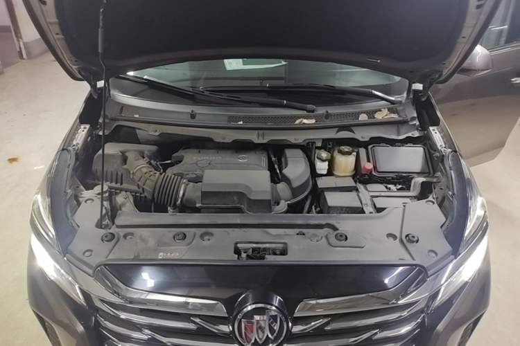 Used Buick GL8 2023 Land Executive Class Deluxe Model Engine Bay