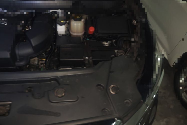 Used Buick GL8 2023 Land Executive Class Comfort Model Engine Bay Left