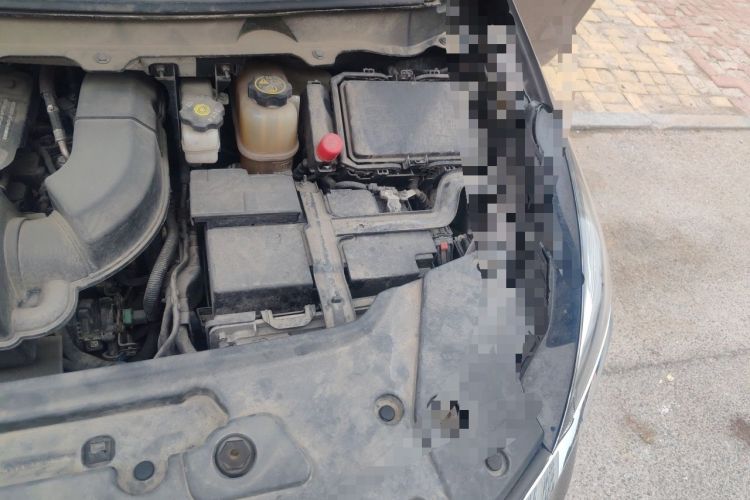 Used Buick GL8 2023 Land Executive Class Comfort Model Engine Bay Left