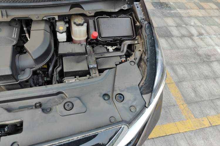 Used Buick GL8 2023 Facelifted Land Cruiser Executive Luxury Version Engine Bay Left