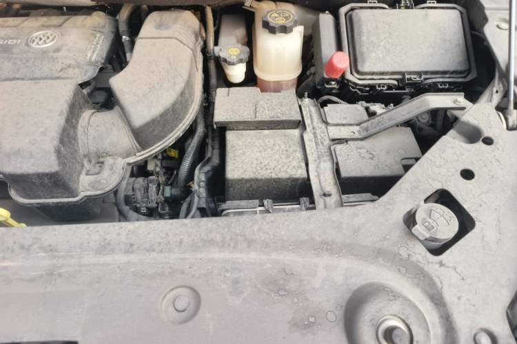 Used Buick GL8 2023 ES Lu Zun Deluxe and Yue Edition Engine Bay Left