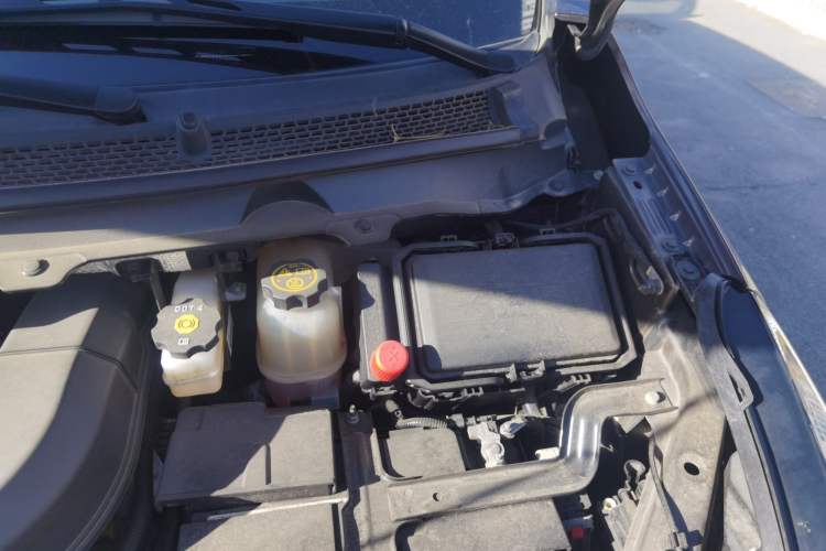 Used Buick GL8 2023 Land Executive Class Smart Enjoyment Model Engine Bay Left