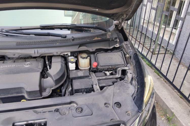Used Buick GL8 2023 Land Executive Class 652T Luxury Model Engine Bay Left