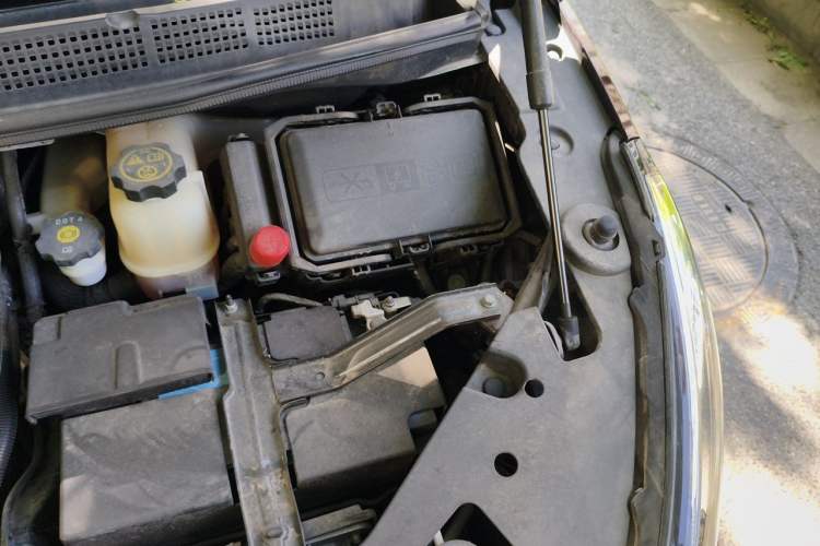 Used Buick GL8 2023 Avenir Aivia Six-Seat Deluxe Edition Engine Bay Left