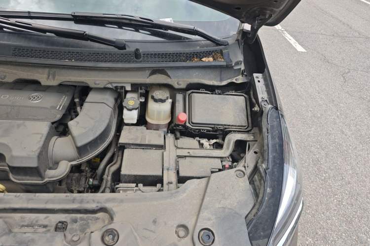 Used Buick GL8 2023 Facelifted Land Cruiser Executive Luxury Version Engine Bay Left