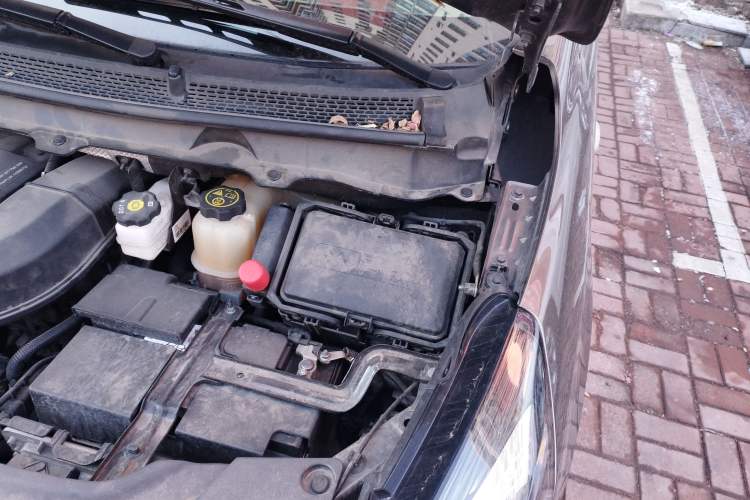 Used Buick GL8 2023 Facelifted Land Cruiser Executive Luxury Version Engine Bay Left