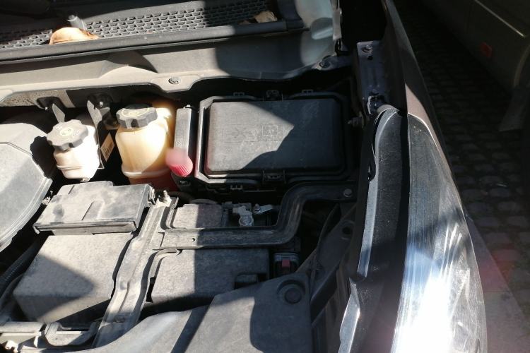 Used Buick GL8 2023 Land Executive Class Comfort Model Engine Bay Left