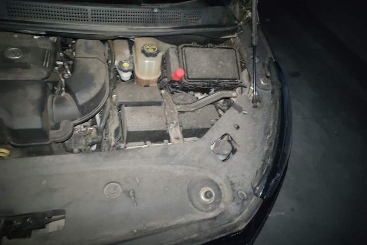 Used Buick GL8 2023 ES Lu Zun Luxury Model Engine Bay Left