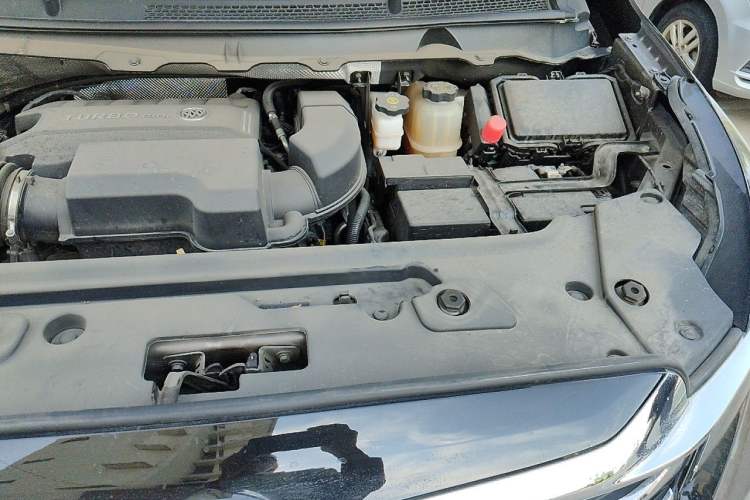 Used Buick GL8 2023 Land Executive Class Comfort Model Engine Bay Left
