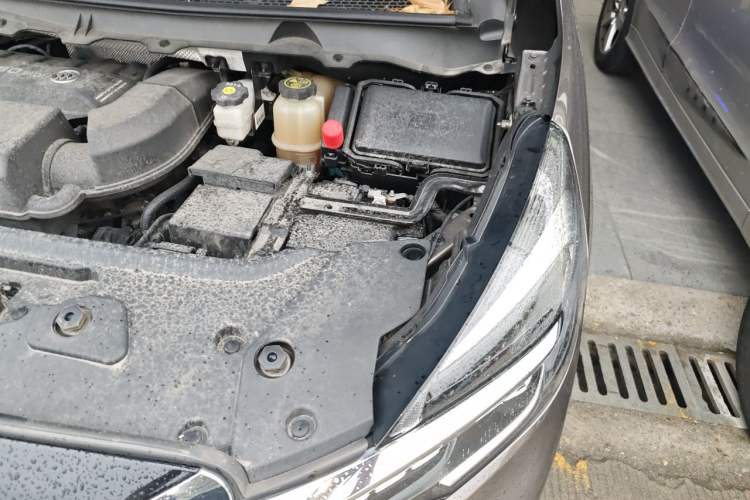 Used Buick GL8 2023 Land Executive Class 652T Luxury Model Engine Bay Left