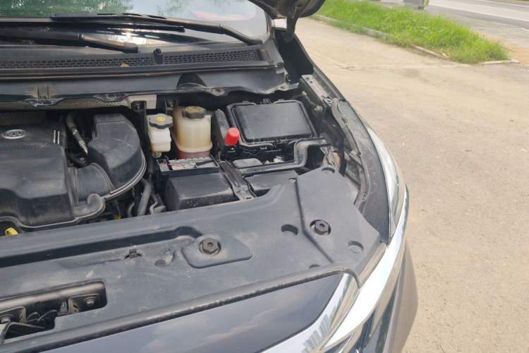Used Buick GL8 2023 Land Executive Class Smart Enjoyment Model Engine Bay Left