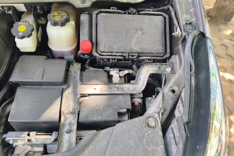 Used Buick GL8 2023 Facelifted Land Cruiser Executive Luxury Version Engine Bay Left