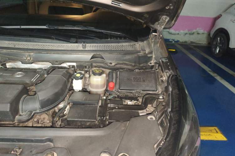 Used Buick GL8 2023 Facelifted Land Cruiser Executive Luxury Version Engine Bay Left